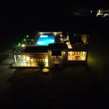 Parissis Eden Skiathos, A Mediterranean Hideaway *