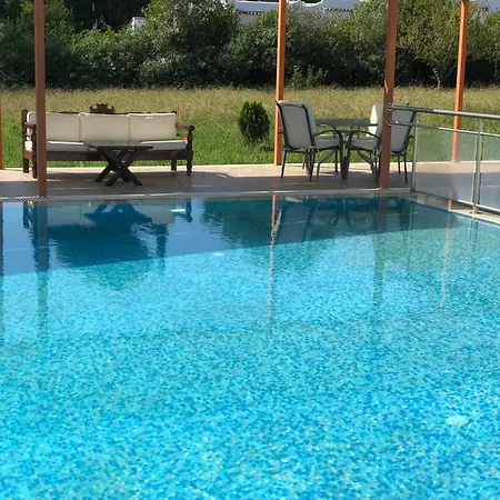 Parissis Eden Skiathos, A Mediterranean Hideaway