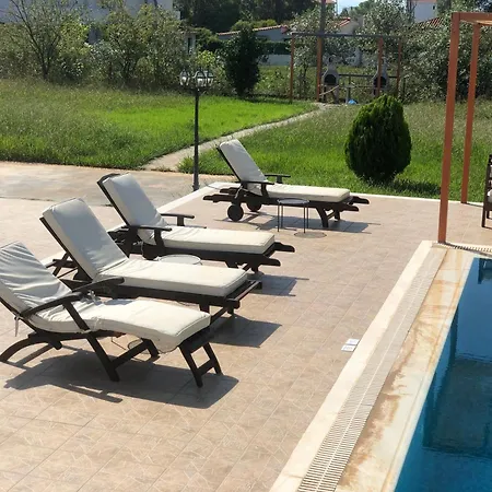 Parissis Eden Skiathos, A Mediterranean Hideaway *