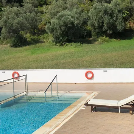 Vila Parissis Eden Skiathos, A Mediterranean Hideaway *