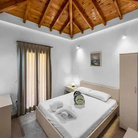 Parissis Eden Skiathos, A Mediterranean Hideaway *