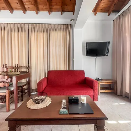 Parissis Eden Skiathos, A Mediterranean Hideaway *