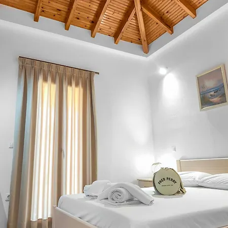 Parissis Eden Skiathos, A Mediterranean Hideaway *