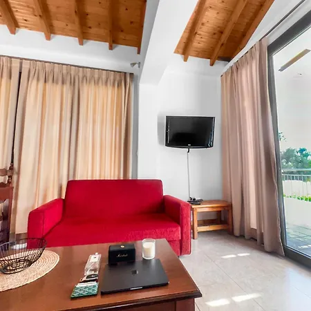 Parissis Eden Skiathos, A Mediterranean Hideaway * Troulos