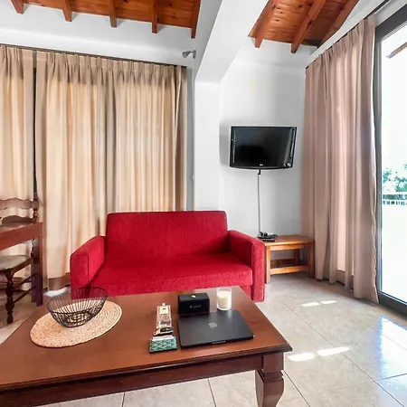 Parissis Eden Skiathos, A Mediterranean Hideaway