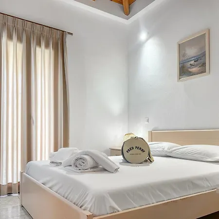 Parissis Eden Skiathos, A Mediterranean Hideaway Villa *