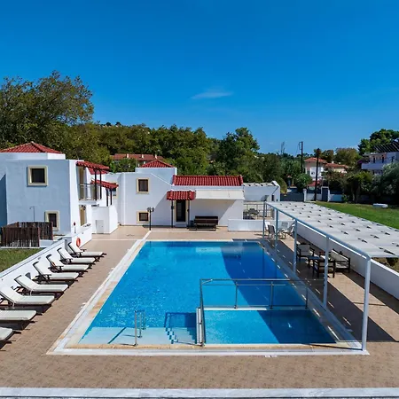 Parissis Eden Skiathos, A Mediterranean Hideaway *