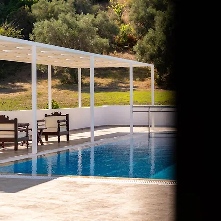 Parissis Eden Skiathos, A Mediterranean Hideaway Villa *