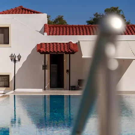 Parissis Eden Skiathos, A Mediterranean Hideaway *