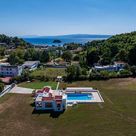 Parissis Eden Skiathos, A Mediterranean Hideaway