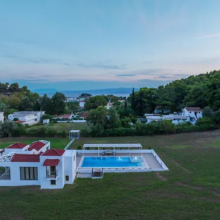 Villa Parissis Eden Skiathos, A Mediterranean Hideaway *