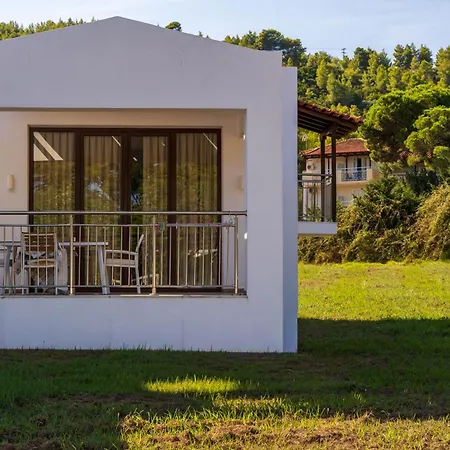 Parissis Eden Skiathos, A Mediterranean Hideaway Villa *
