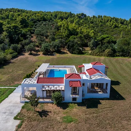Villa Parissis Eden Skiathos, A Mediterranean Hideaway