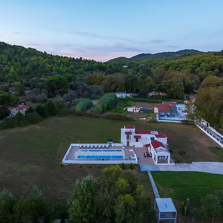 Parissis Eden Skiathos, A Mediterranean Hideaway