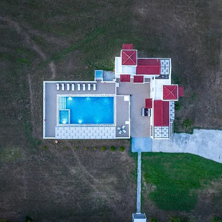 Parissis Eden Skiathos, A Mediterranean Hideaway Villa *