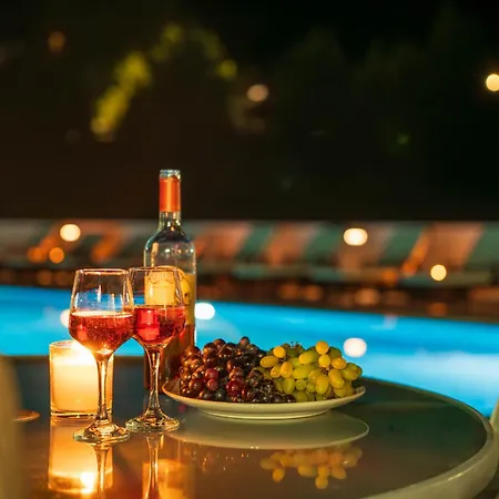 Villa Parissis Eden Skiathos, A Mediterranean Hideaway Troulos