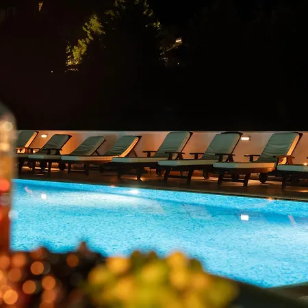 Parissis Eden Skiathos, A Mediterranean Hideaway *