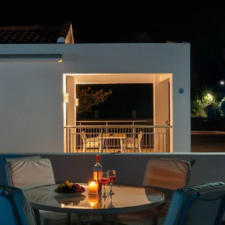 Parissis Eden Skiathos, A Mediterranean Hideaway