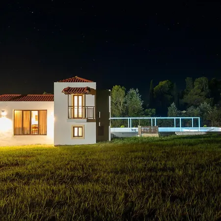 Parissis Eden Skiathos, A Mediterranean Hideaway Villa *