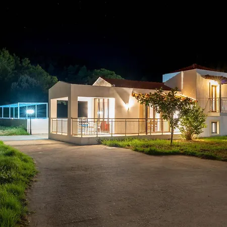 Villa Parissis Eden Skiathos, A Mediterranean Hideaway *