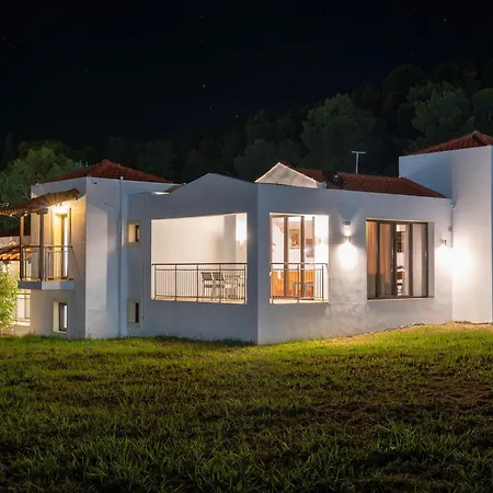 Parissis Eden Skiathos, A Mediterranean Hideaway Villa Troulos