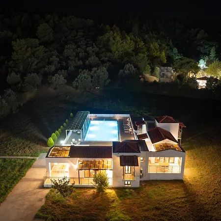 Parissis Eden Skiathos, A Mediterranean Hideaway Villa Troulos