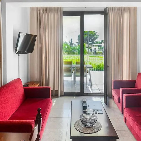 Parissis Eden Skiathos, A Mediterranean Hideaway *