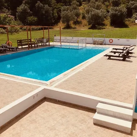 Vila Parissis Eden Skiathos, A Mediterranean Hideaway *