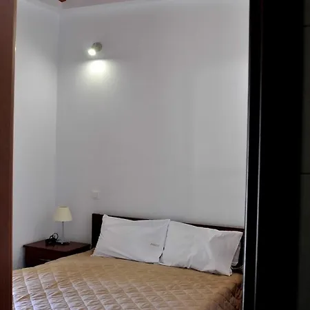 Parissis Eden Skiathos טרולוס